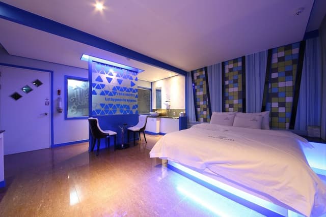 Standard Room (Base Occupancy is 2 pax, Extra Person Fee 10,000 KRW)