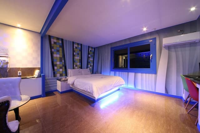 Standard Room (Base Occupancy is 2 pax, Extra Person Fee 10,000 KRW)
