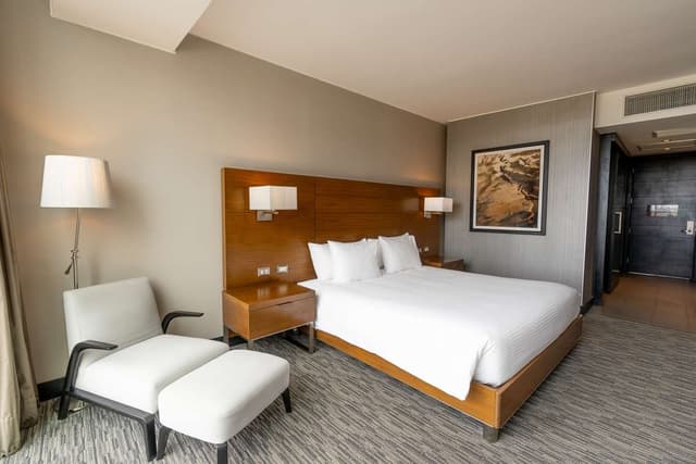 1 KING BED OCEANVIEW
