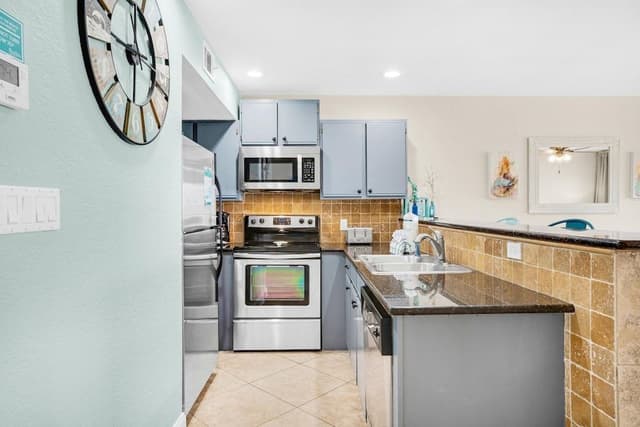 Condo, 1 King Bed with Sofa bed (Maravilla 2111)
