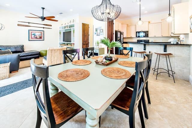 House, Multiple Beds (Happily Ever After)