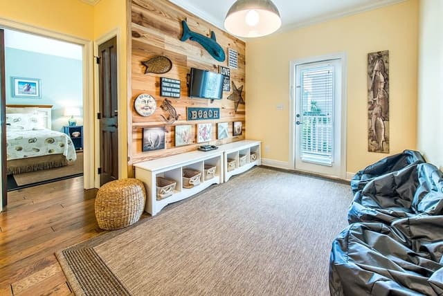 House, Multiple Beds (Happily Ever After)
