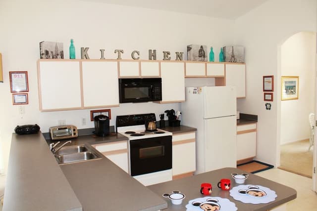 Family Townhome, Private Pool, Garden Area