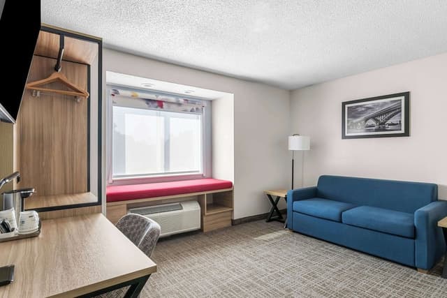 Suite, 2 Queen Beds, Non Smoking (with Sofabed)