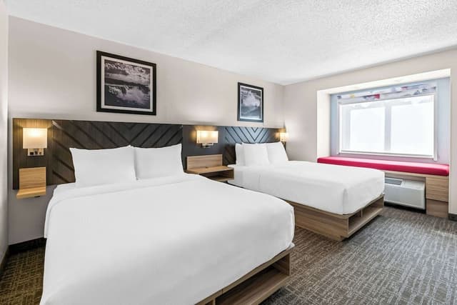 Suite, 2 Queen Beds, Non Smoking (with Sofabed)