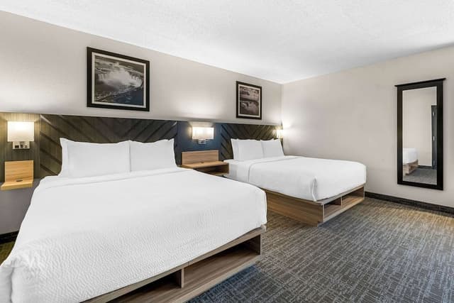 Suite, 2 Queen Beds, Non Smoking (with Sofabed)