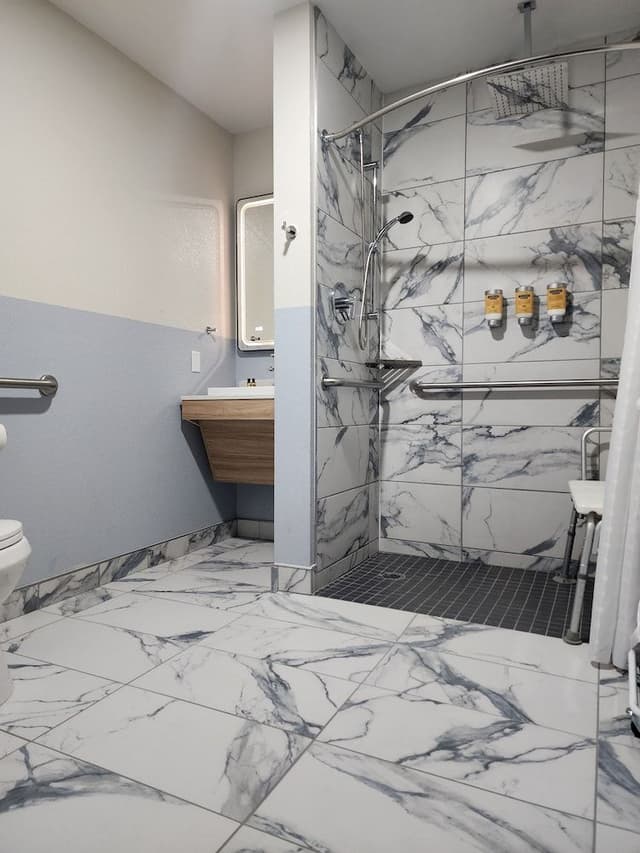 Suite, 2 Queen Beds, Accessible, Bathtub