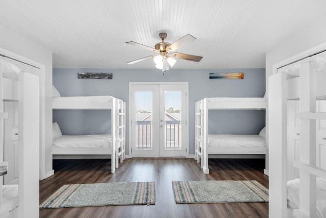 Townhome, Multiple Beds (Pointe of View)