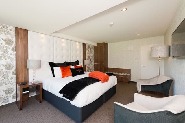 One Bedroom Suite King