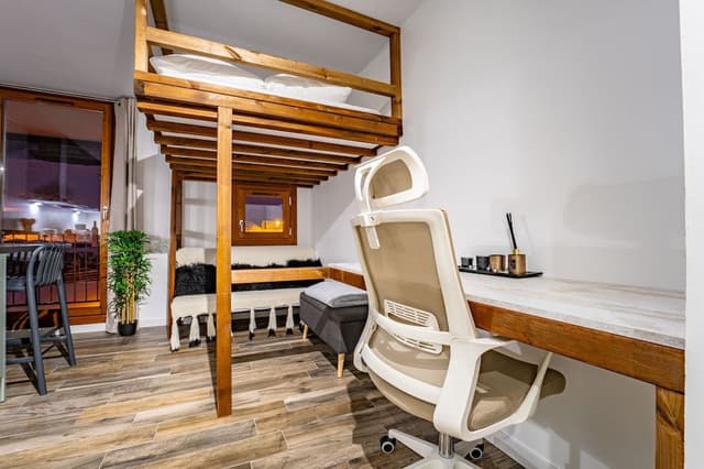 Luxury Apartment, Mountain View