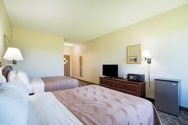 2 Queen Beds - Non-Smoking