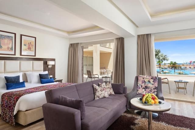 Junior Suite Pool View with Jacuzzi