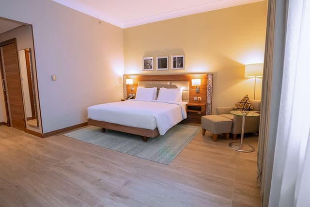 KING ACCESSIBLE ROOM