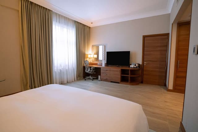 KING ACCESSIBLE ROOM