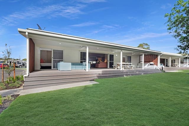 Beach House - Sleeps 8 - Dog Friendly