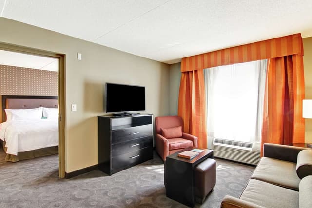1 KING BED 1 BEDROOM SUITE NONSMOKING
