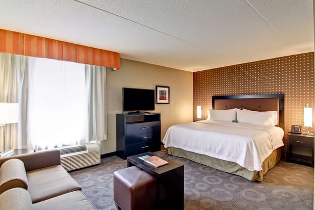 1 KING BED STUDIO SUITE NONSMOKING
