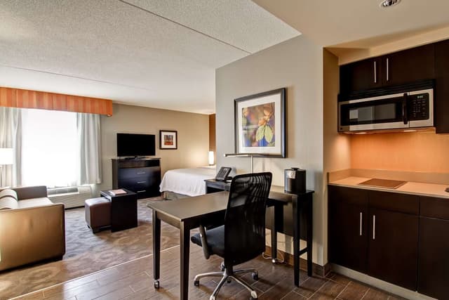 1 KING BED STUDIO SUITE NONSMOKING