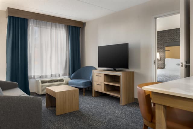 2 KING-2 BEDROOM/2 BATH SUITE-NONSMOK