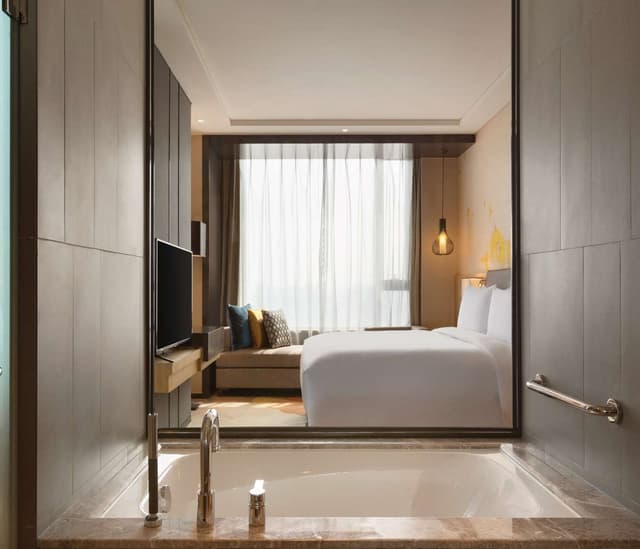 KING ONE BEDROOM SUITE WITH RIVER VIEW