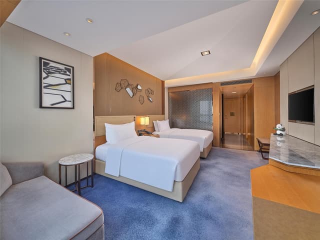 TWIN DELUXE ROOM HIGH FLOOR