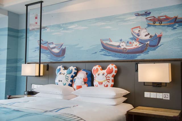 CRAB THEMED SEA VIEW FAMILY ROOM