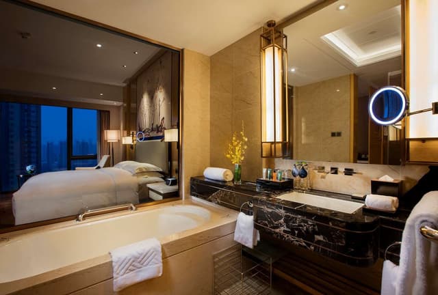 TWIN PREMIER ROOM RIVER VIEW AND HIGH FLOOR