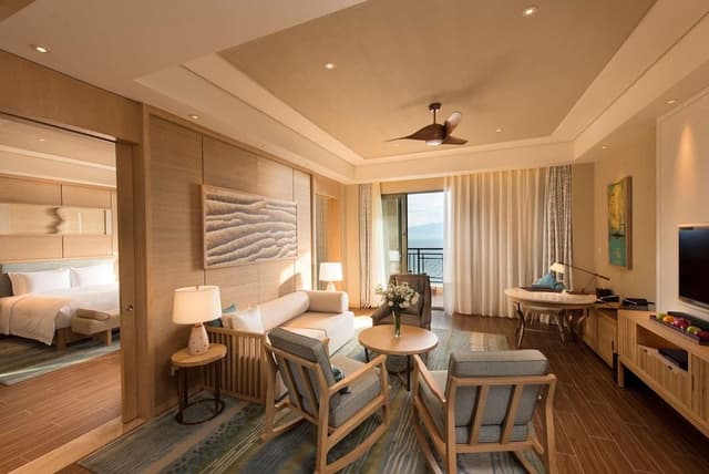 Deluxe Suite, Lake View