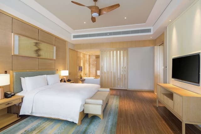 Deluxe Suite, Lake View