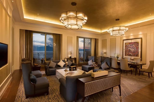 PRESIDENTIAL SUITE
