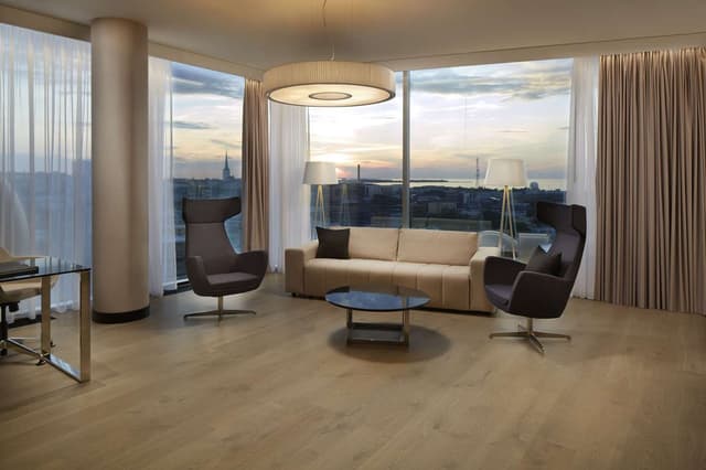 PRESIDENTIAL SUITE