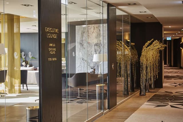 CONRAD SUITE