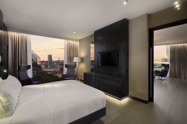 CONRAD SUITE