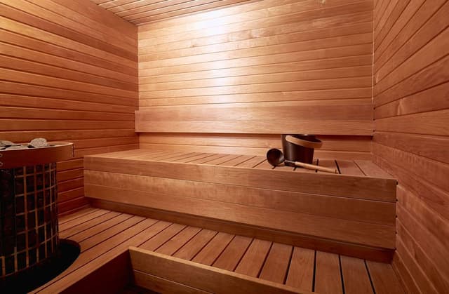 KING DELUXE ONE BEDROOM SUITE WITH SAUNA