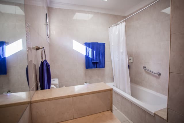 Large classic 1 bedroom bungalow