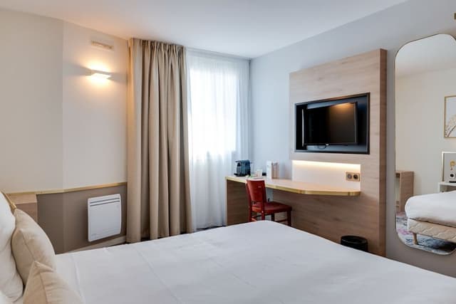 Comfort room with King bed