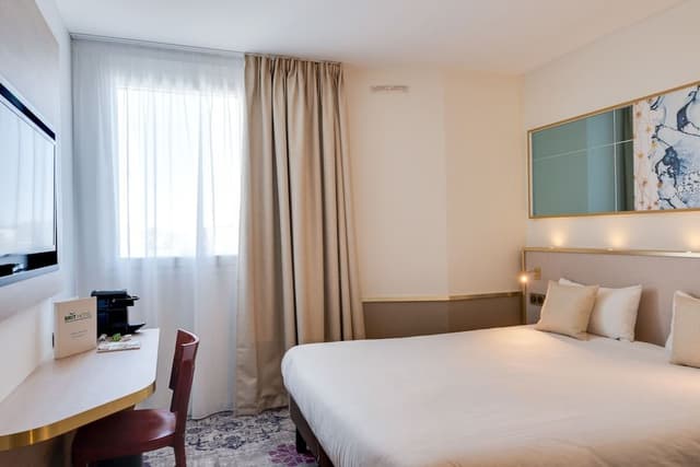 Comfort room with King bed