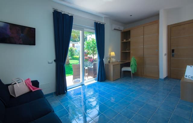 Junior Suite, Partial Sea View