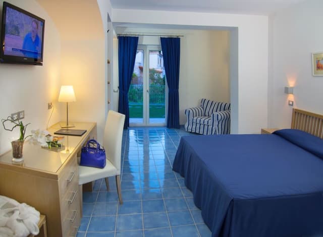 Junior Suite, Partial Sea View