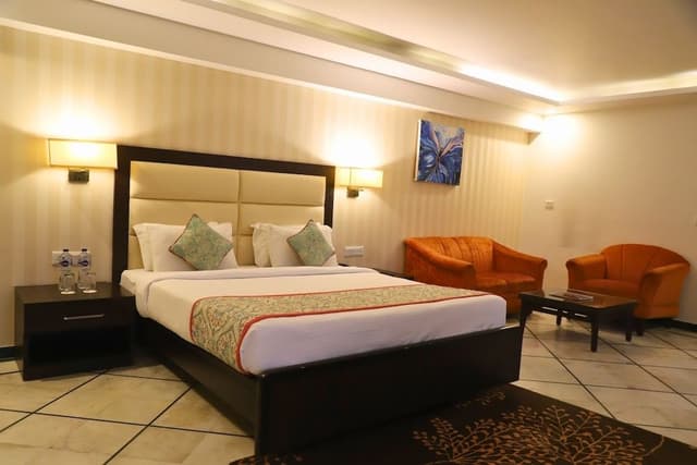 Club Double Room, 1 King Bed, Refrigerator, Executive Level