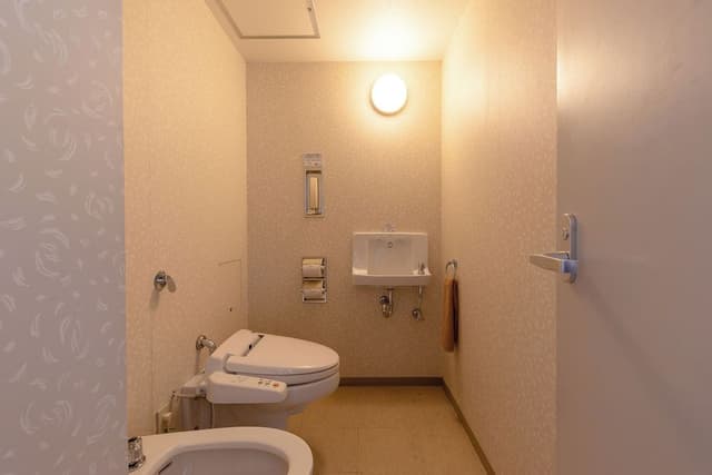 Corner Twin Room, Non Smoking (Please book as an adult if your child needs a bed)