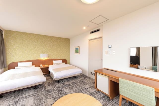 Corner Twin Room, Non Smoking (Please book as an adult if your child needs a bed)