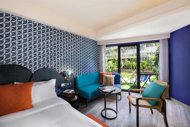 Summer Garden Terrace Queen (Pet Friendly)