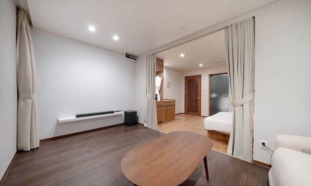 Queen Room