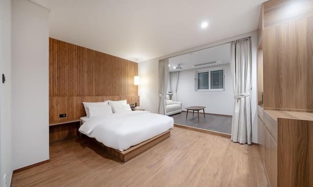 Queen Room