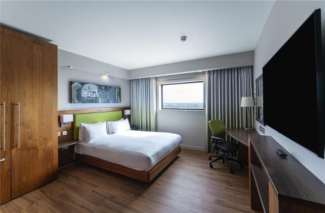 QUEEN ACCESSIBLE ROOM