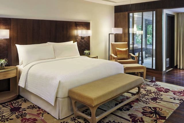 Premier Room, 1 King Bed, Balcony