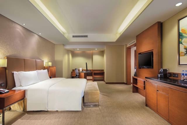 Executive Room, 1 King Bed, Club Lounge Access