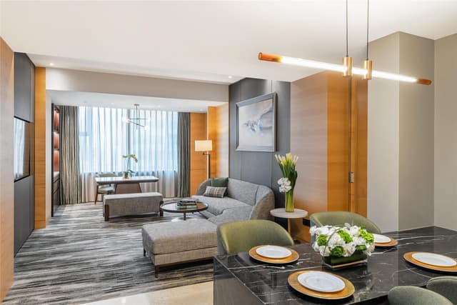 1 BEDROOM DELUXE SUITE