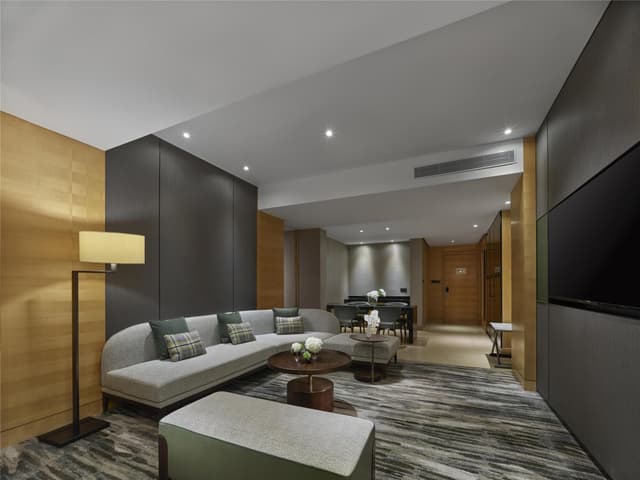 1 BEDROOM DELUXE SUITE